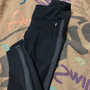 Black Athleta tights detailing on sides + pockets!